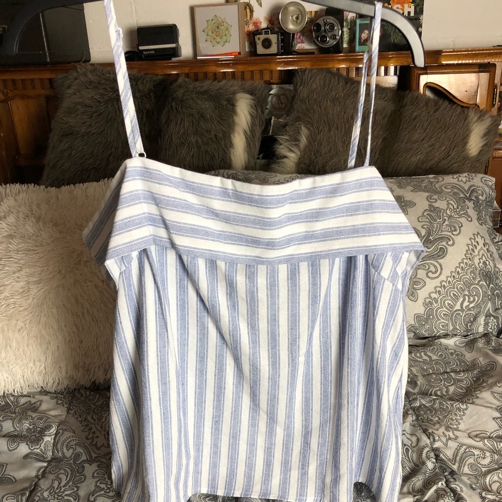 NWT 🎉 Off the Shoulder Blouse